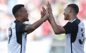 renato aprova e grêmio abre negociação para contratar centroavante do fulham em definitivo