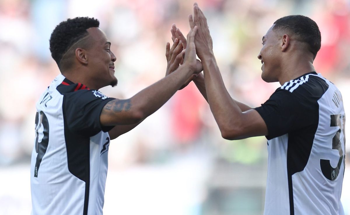 renato aprova e grêmio abre negociação para contratar centroavante do fulham em definitivo