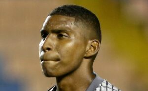 goleiro hugo souza define onde quer jogar em 2024 e santos é comunicado sobre a decisão do goleiro