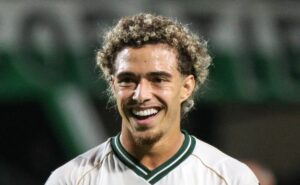 figueiredo dá assistência na série b e volta divide a torcida do vasco: “aí é loucura”