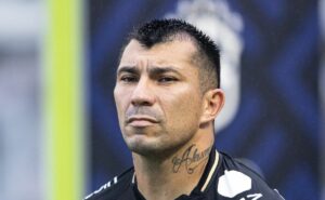 medel avança para deixar o vasco e tem acordo verbal com boca juniors