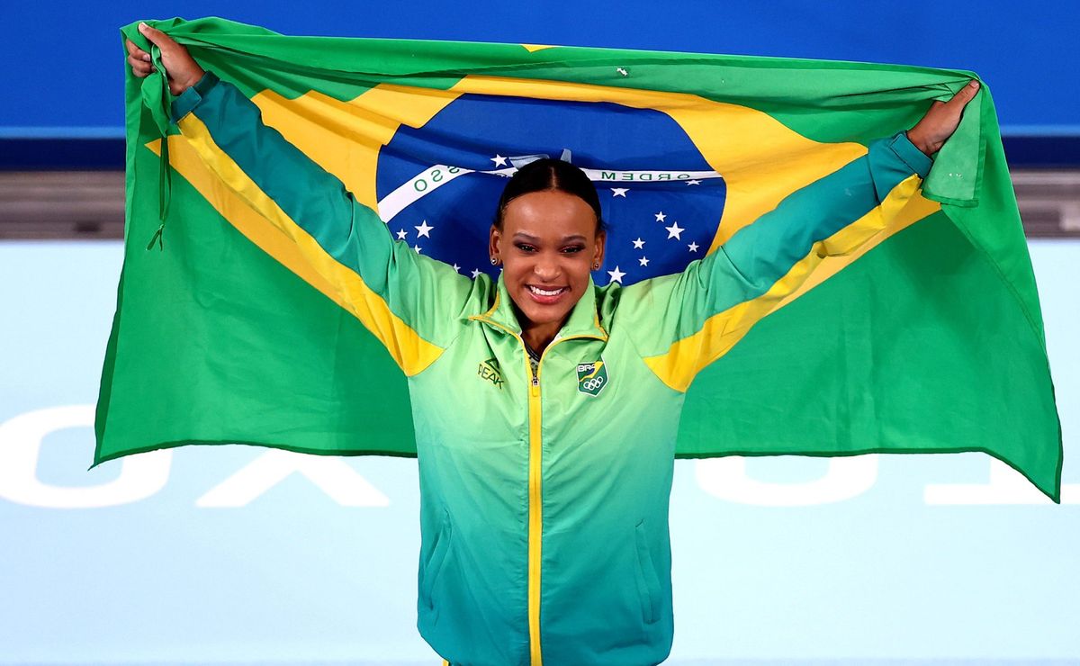 rebeca andrade conqusita duas medalhas de ouro em última competição antes dos jogos olímpicos de paris