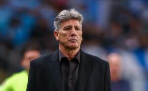 grêmio decide futuro de renato e treinador fica mesmo colocando cargo à disposição após derrota no gre nal