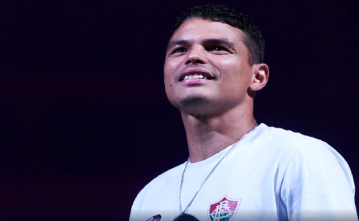 thiago silva é apresentado para a torcida do fluminense e diz: “meu comprometimento será total”
