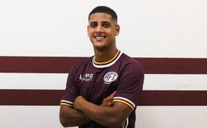 atacante afastado pelo cruzeiro volta a jogar na série c