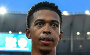 carlinhos tem situação exposta no flamengo por auxiliar de tite: “processo de recuperação física”