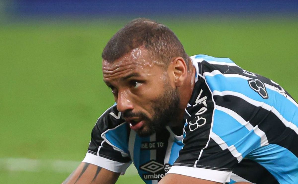 com jp galvão entre os titulares, renato finaliza o treino antes do grenal 442