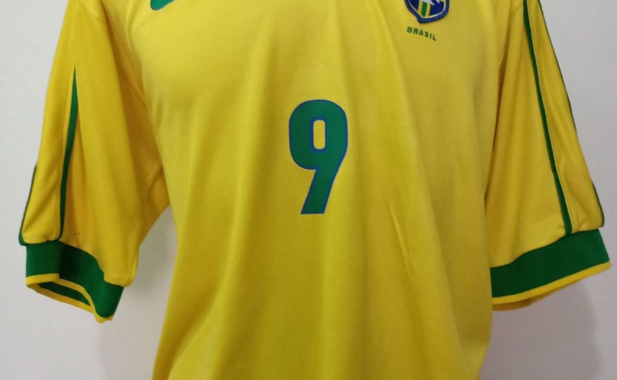 nike relança camisa da seleção brasileira de 1998 e valor assusta consumidores; veja o preço