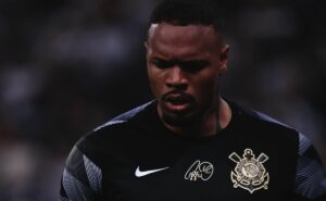 carlos miguel passa em exames médicos no nottingham forest e 'desculpa' encerra história no corinthians