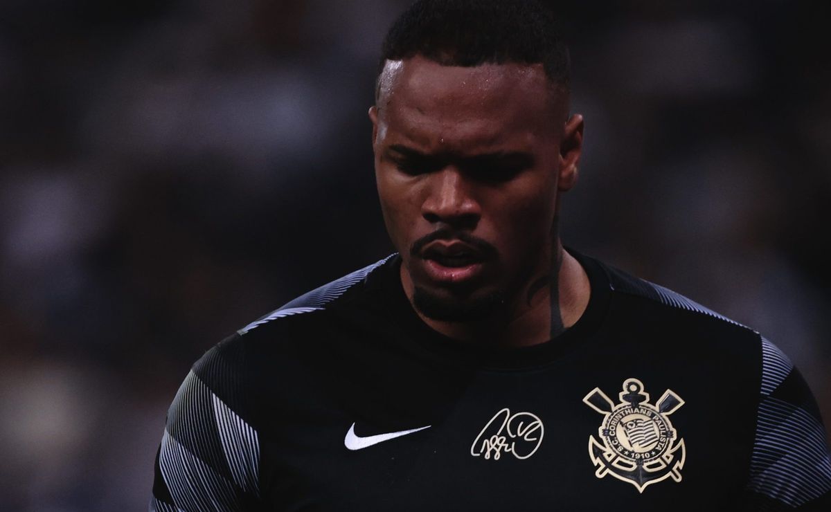 carlos miguel passa em exames médicos no nottingham forest e 'desculpa' encerra história no corinthians