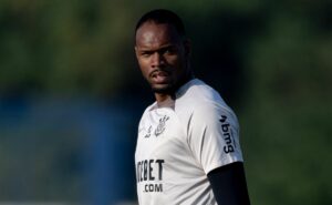 após afastar carlos miguel, corinthians pode barrar entrada do goleiro no ct joaquim grava