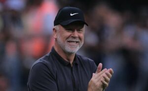 novo treinador: possível chegada de mano menezes ao vasco gera fúria na torcida