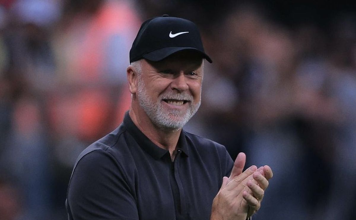 novo treinador: possível chegada de mano menezes ao vasco gera fúria na torcida