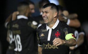 medel pode fazer o corinthians perder zagueiro; entenda a situação