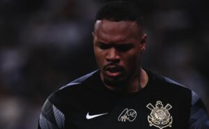 corinthians decide repatriar goleiro para substituir carlos miguel e walter ganha força no parque são jorge