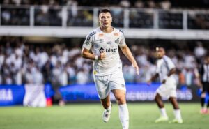 santos deseja contratar novo centroavante na próxima janela de transferências e furch pode perder posição