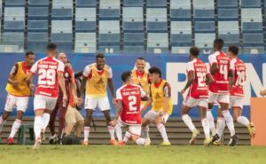 internacional vence o cuiabá, na arena pantanal, pelo brasileirão; veja as atuações