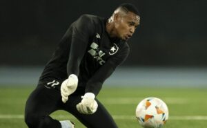 goleiro john do botafogo tem um dos melhores percentuais de defesas no brasileirão