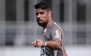 corinthians abre conversas para contratar substituto de antónio oliveira, afirma samir carvalho