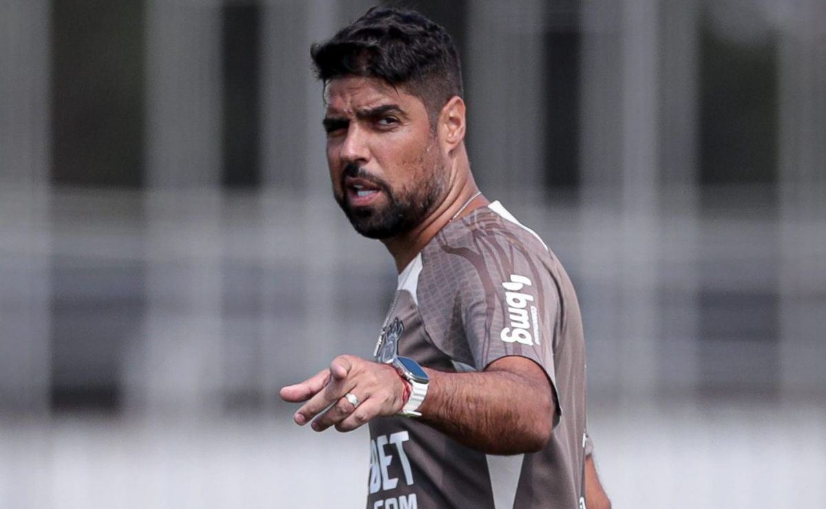corinthians abre conversas para contratar substituto de antónio oliveira, afirma samir carvalho