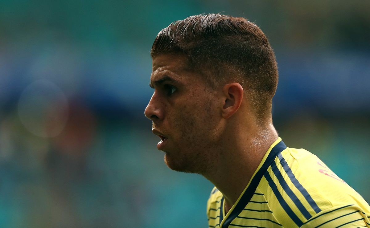 samuel venâncio confirma cruzeiro buscando a contratação de cuéllar; volante chegou a falar como atleta da raposa