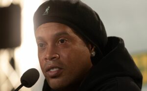 ronaldinho gaúcho surpreende em entrevista ao falar do santos: "muito especial"