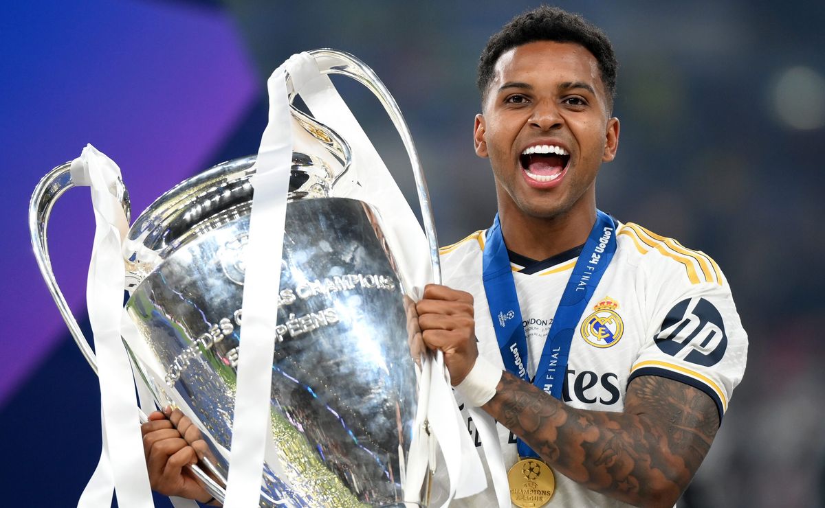 rodrygo está envolvido na troca de jogadores entre real madrid e manchester city; santos lucra pouco