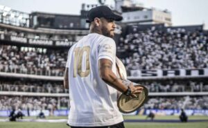 neymar comenta sobre voltar a jogar no santos no próximo ano: "espero voltar"