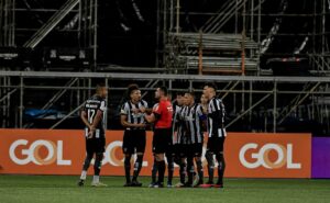 adryelson, ex botafogo, reclama de entrada sobre tchê tchê em clássico
