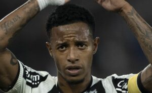 tchê tchê do botafogo é um dos melhores jogadores em estatísticas do brasileirão; confira