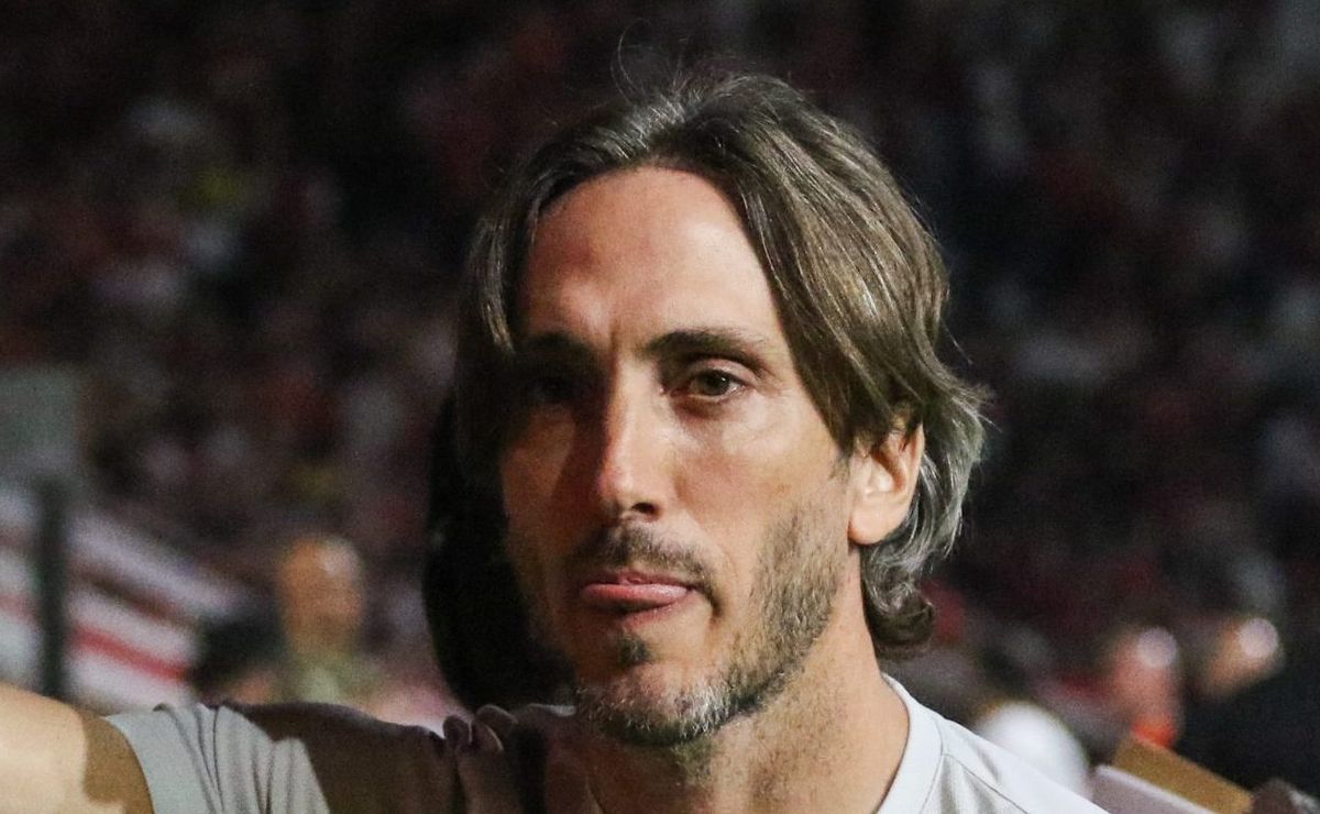 titular de zubeldía tem proposta do southampton e pode deixar o são paulo