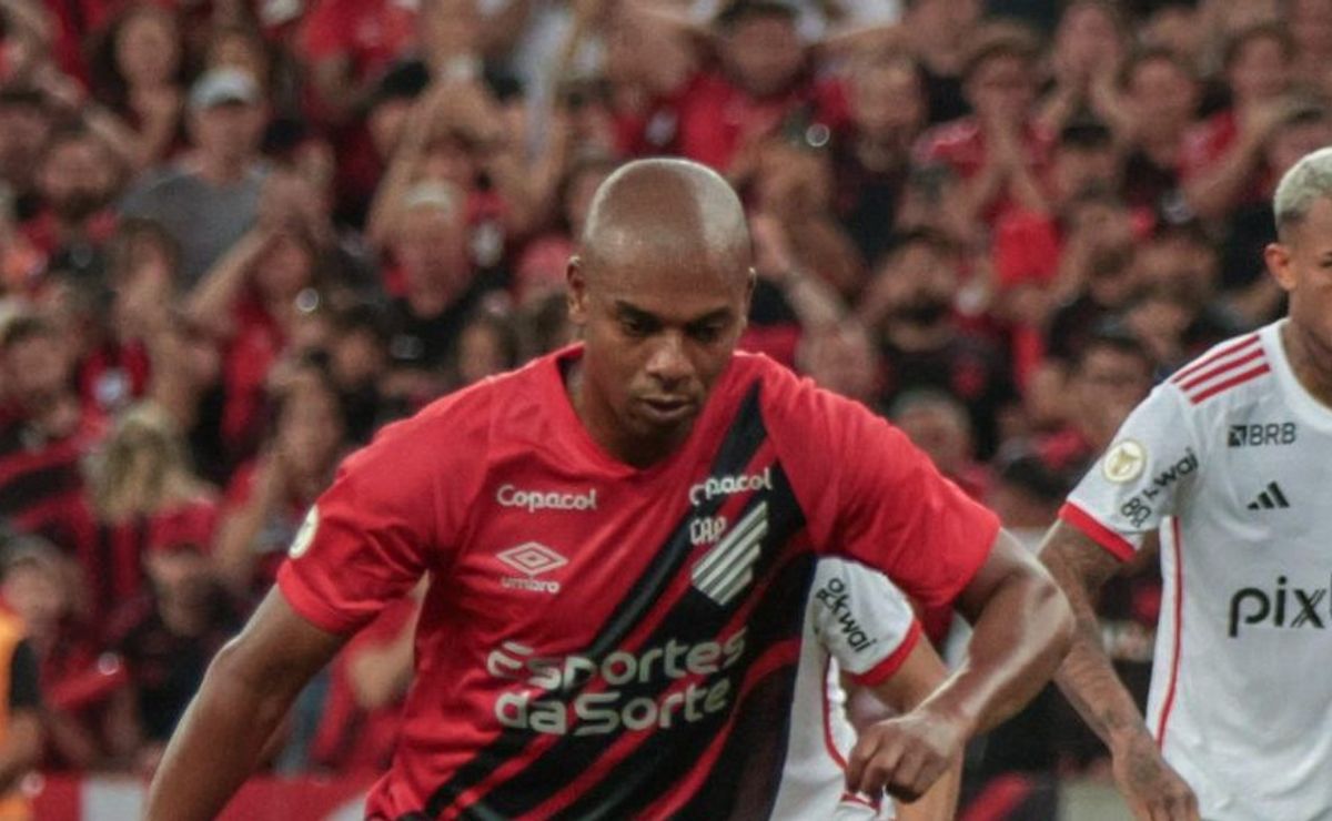 fernandinho, do athletico, critica arbitragem contra o flamengo: "algumas decisões deixam a desejar"