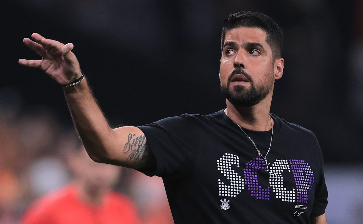 andré hernan confirma que demissão de antónio oliveira não vai acontecer no corinthians: "posso garantir"