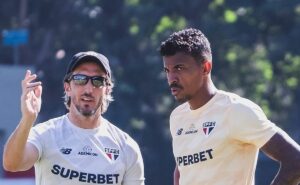 são paulo é goleado e luiz gustavo faz crítica aos jogadores: “colocar os pézinhos no chão”