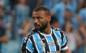 grêmio prepara contratação de meia e centroavante com salários de jp galvão e bessozi