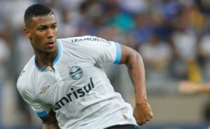 walace, ex grêmio, pode voltar ao brasil e jogar no flamengo de tite