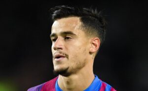 botafogo deseja contratar philippe coutinho, mas meia prioriza conversas com o vasco