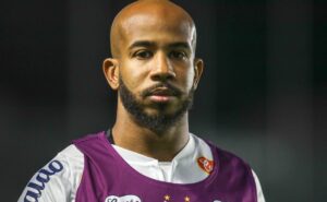 patrick faz desabafo sobre críticas após empate do santos: “não é hora de apontar o dedo”