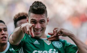 irmão de moisés, ex palmeiras, é oferecido ao gol do corinthians; matheus magalhães tem contrato no braga