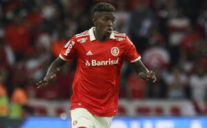 vitão aceita proposta para sair do internacional e já se prepara para mudança 