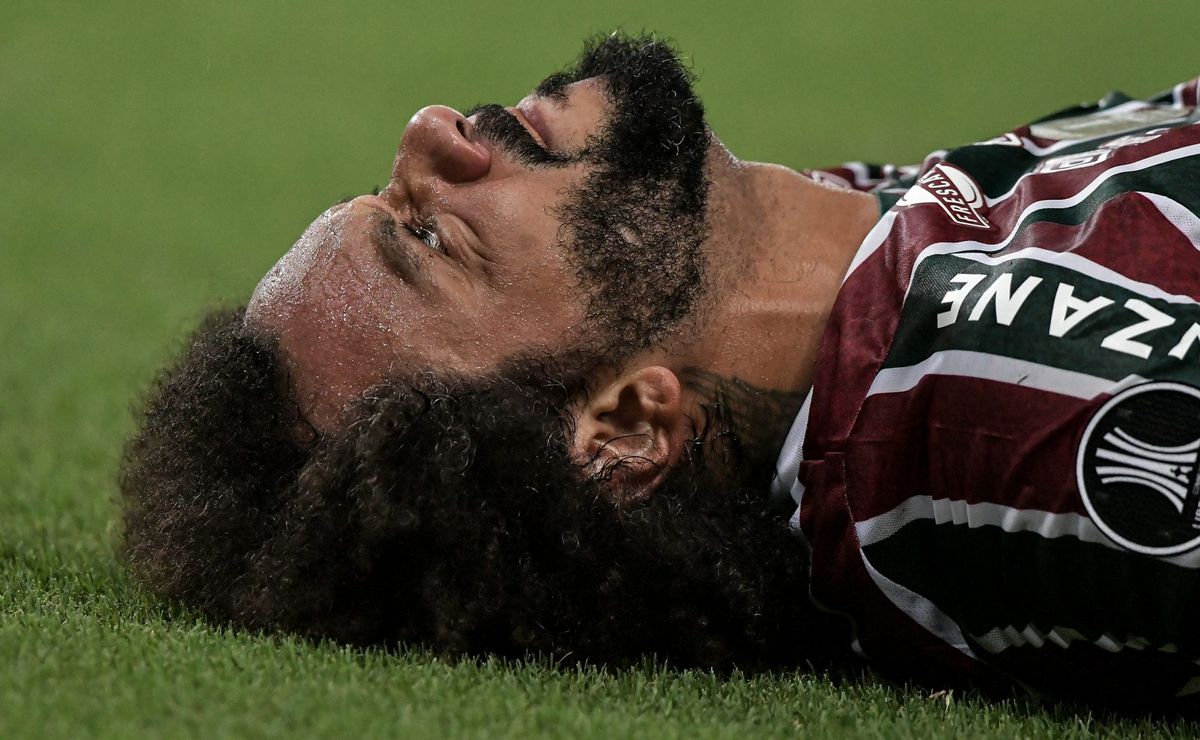 fluminense terá ausência de marcelo no clássico e torcida do flamengo provoca