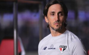 zubeldía convoca jovem zagueiro para o próximo jogo do são paulo