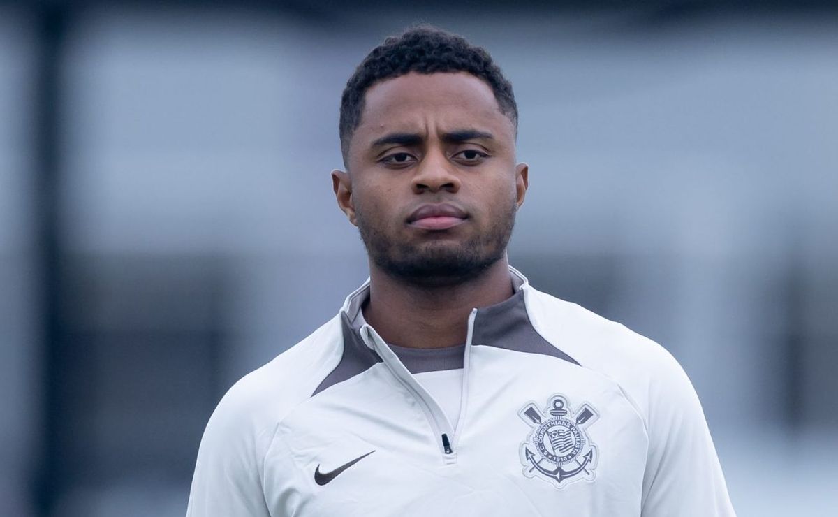 palacios volta a treinar com o elenco e fica perto de retorno no corinthians