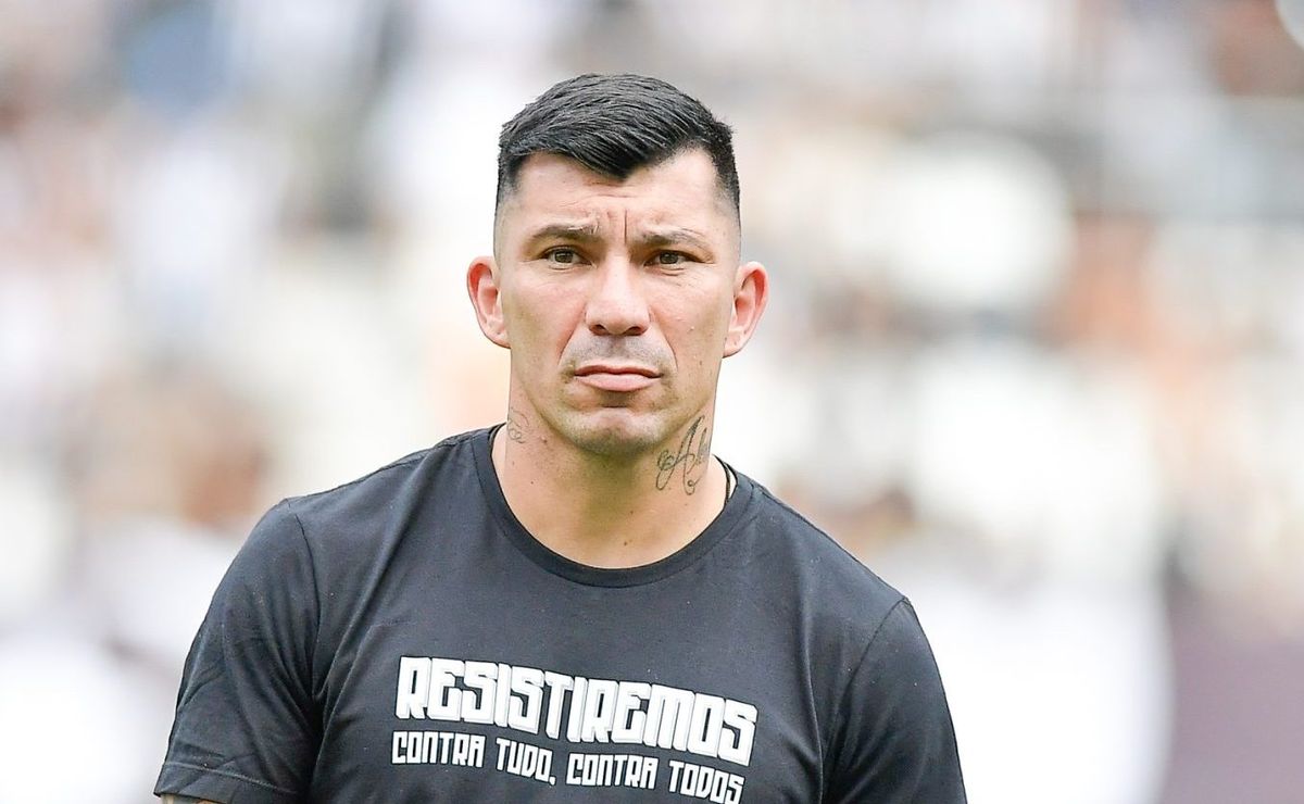 medel é apresentado no boca juniors de forma oficial após deixar o vasco