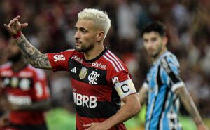 grêmio enfrentará o flamengo sem de la cruz, arrascaeta e + 3 jogadores pelo brasileirão