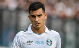 após sondagens do méxico e eua, cristaldo toma decisão sobre futuro e vai ficar no grêmio