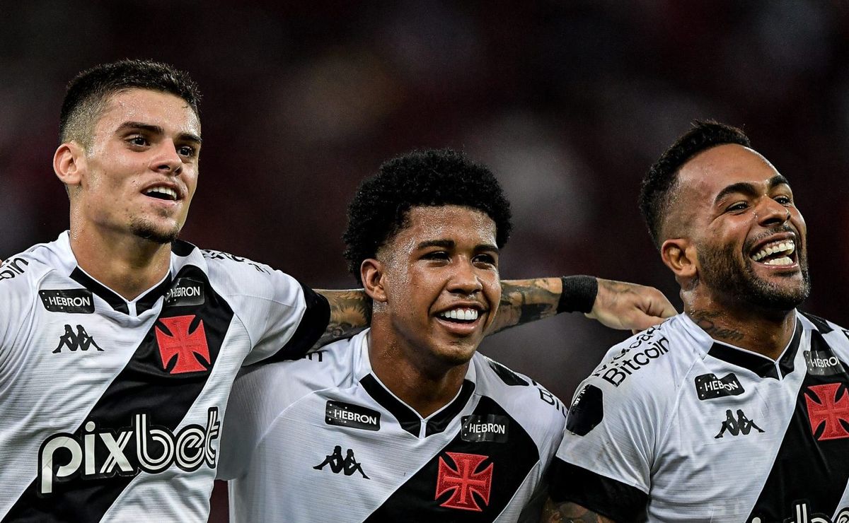 grêmio pode tentar a contratação do atacante alex teixeira ex vasco