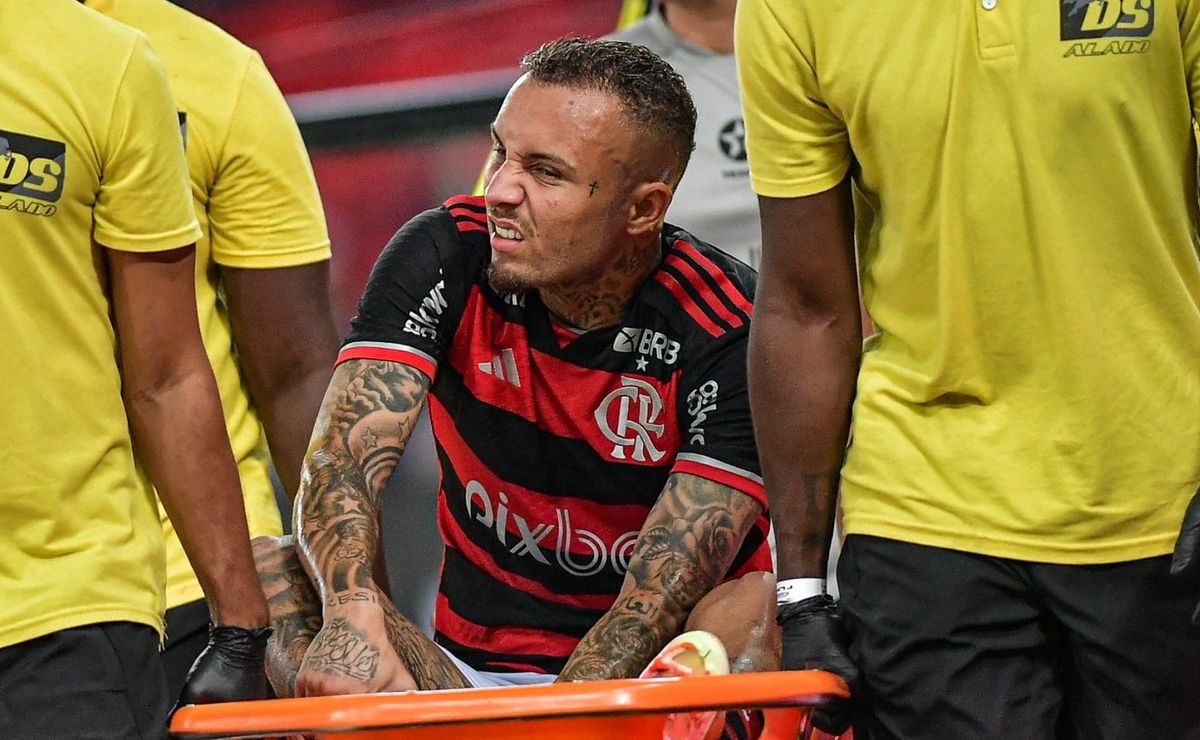 flamengo confirma lesão no quadril e volta de everton cebolinha preocupa; prazo é, no mínimo, três semanas