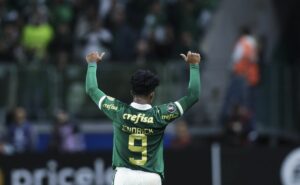 endrick tem mesma numeração do palmeiras no real madrid e estará no time principal com mbappé