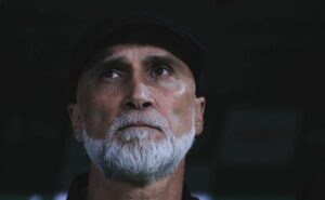 Álvaro pacheco já sofre pressão no vasco e jogo contra juventude vira decisivo